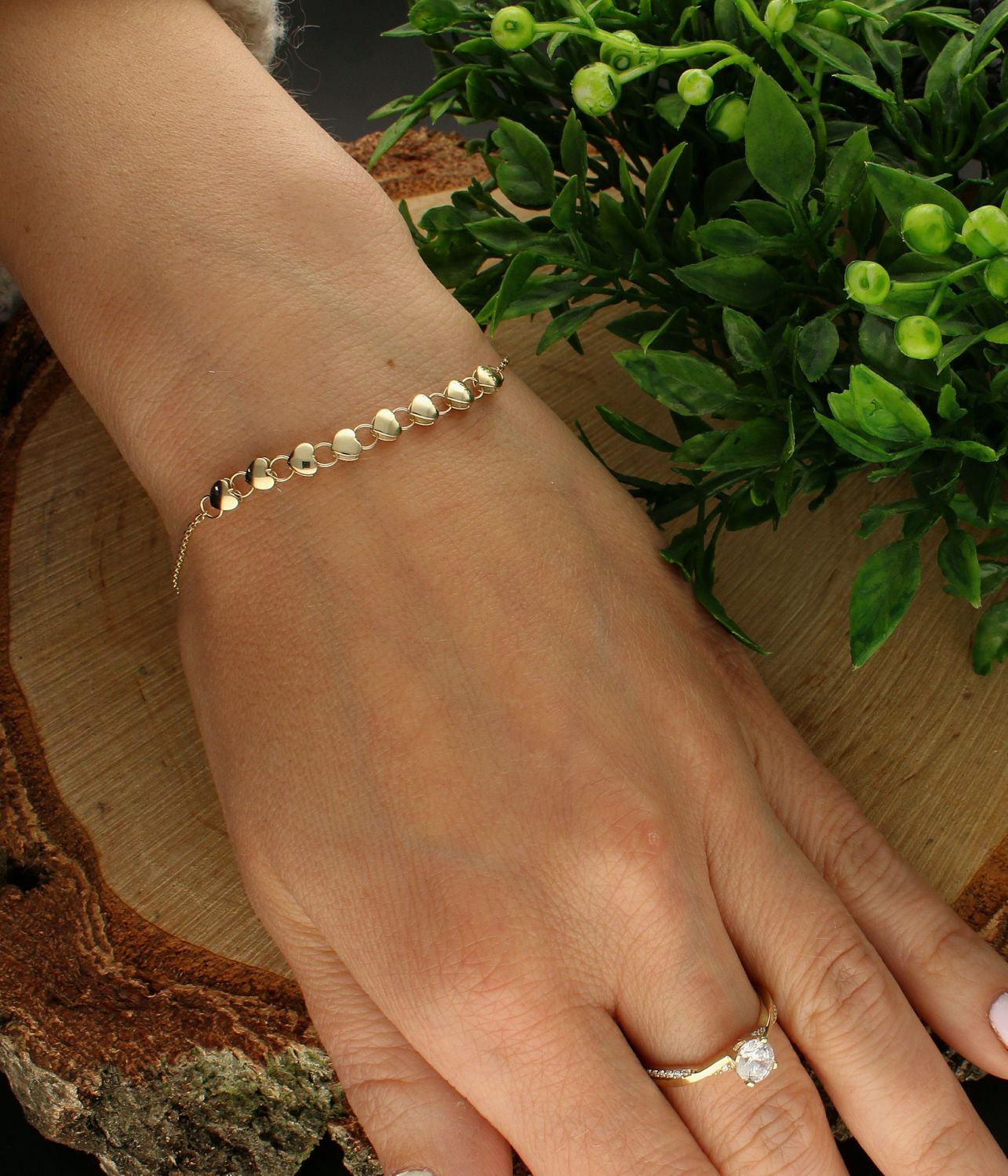 Bransoletka złota 333 celebrytka ze serduszkami BR 5885 333.  Bransoletka złota damska. Złota bransoletka na rękę. Złota bransoletka damska klasyczna. Bransoletka damska idealna na prezent. Damska bransoletka złota na każdą o (1).jpg